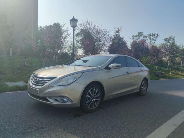 Hyundai Sonata eight