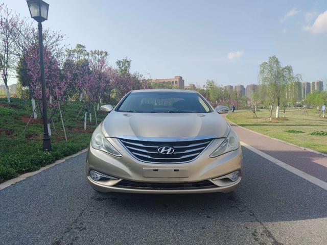 Hyundai Sonata eight