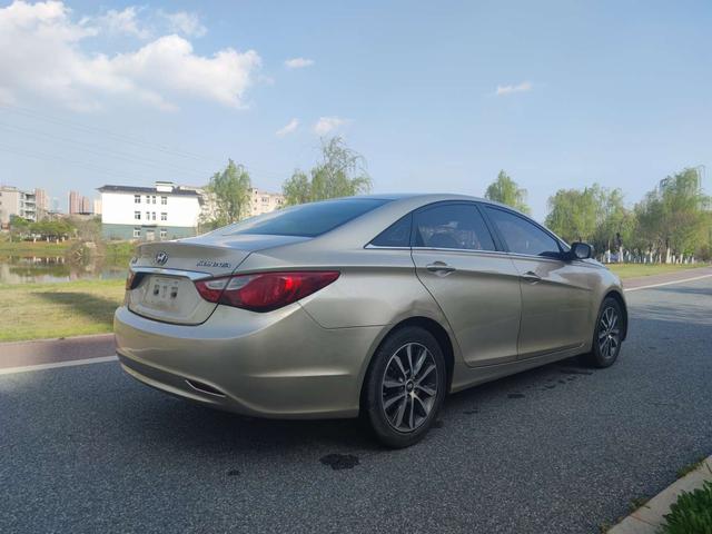 Hyundai Sonata eight