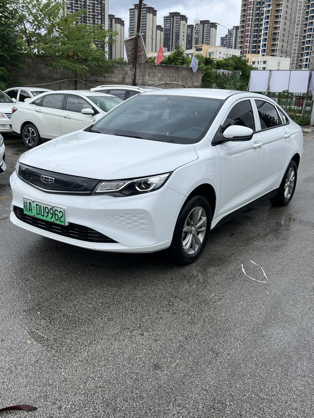 Geely Emgrand EV