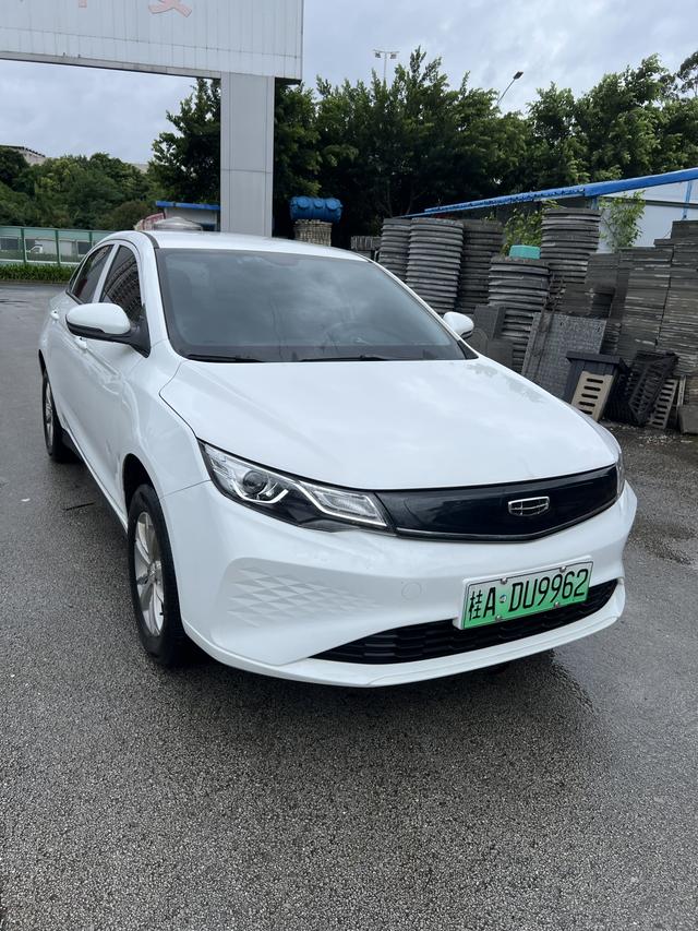 Geely Emgrand EV