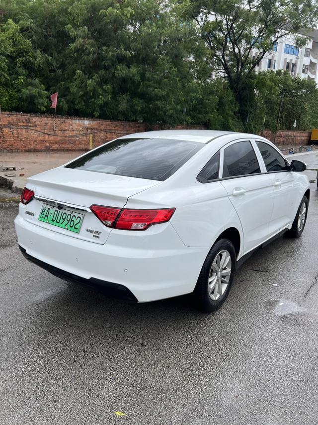 Geely Emgrand EV