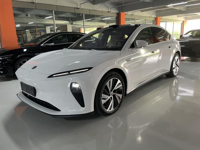 NIO ET5