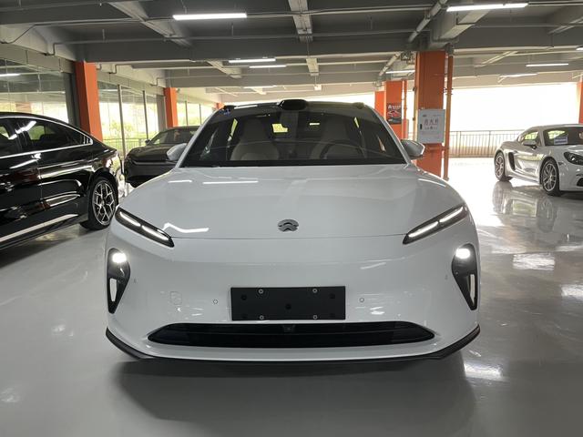 NIO ET5