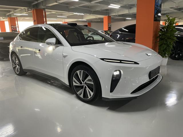 NIO ET5