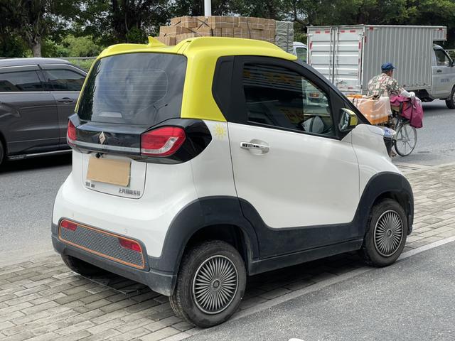 Baojun E100