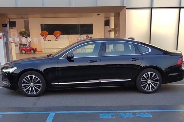 Volvo S90