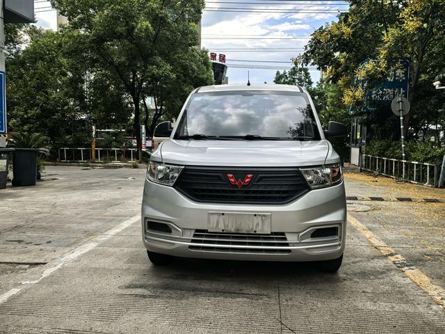 Wuling Hongguang V