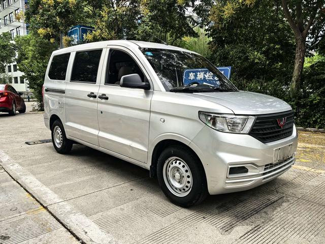 Wuling Hongguang V