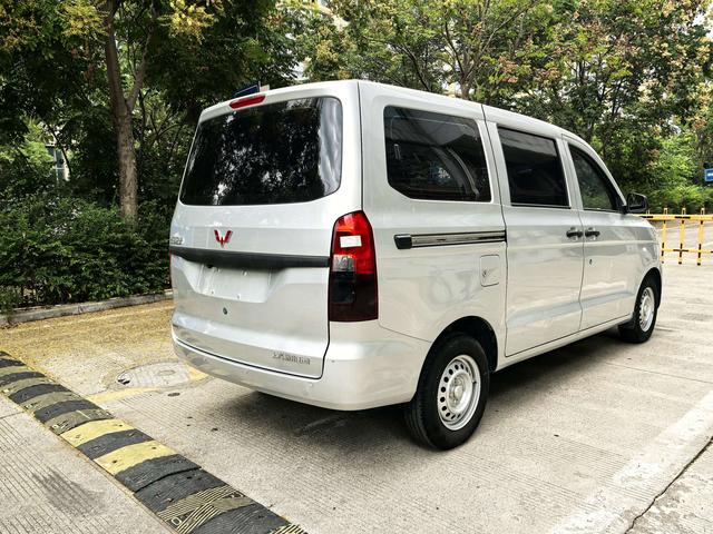 Wuling Hongguang V