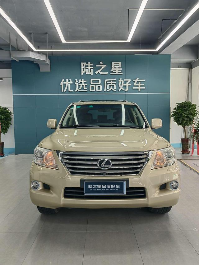 Lexus LX