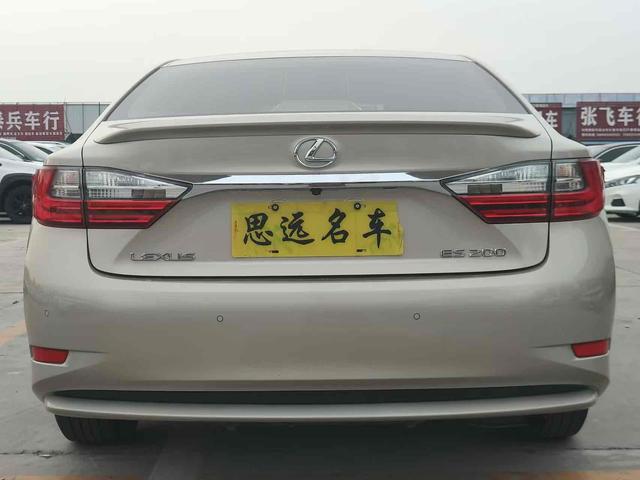 Lexus ES