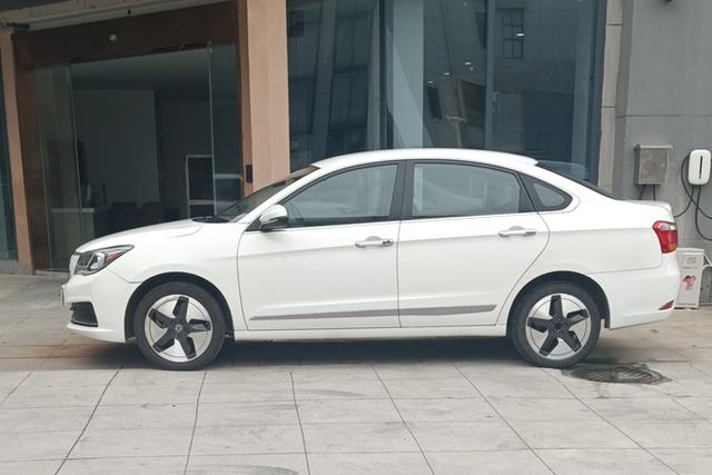 Dongfeng Fengshen E70