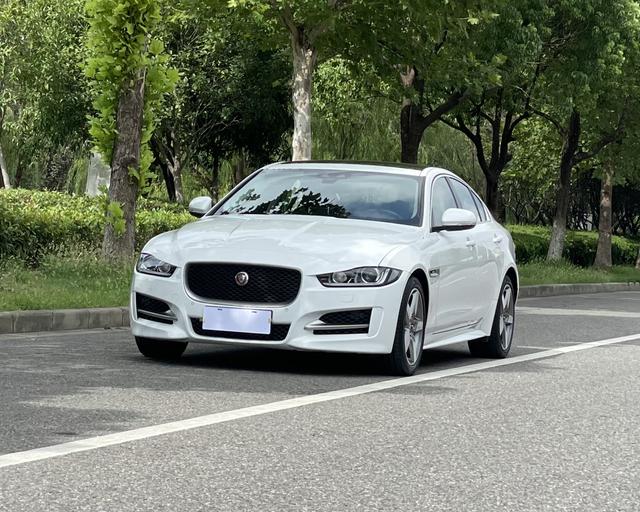 Jaguar XE