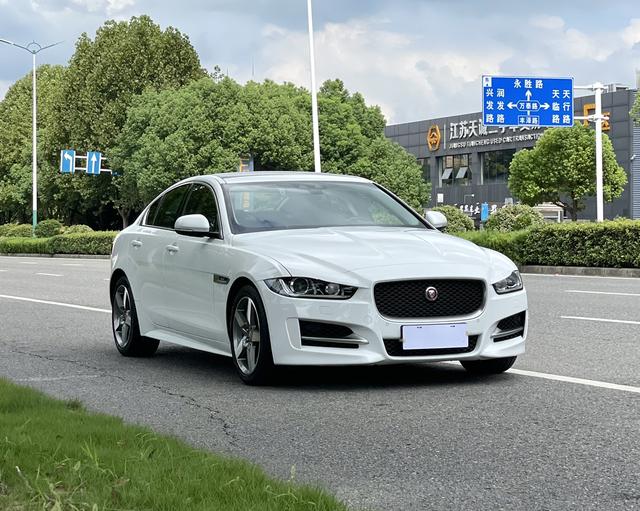 Jaguar XE