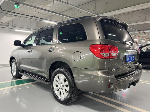 Toyota Sequoia