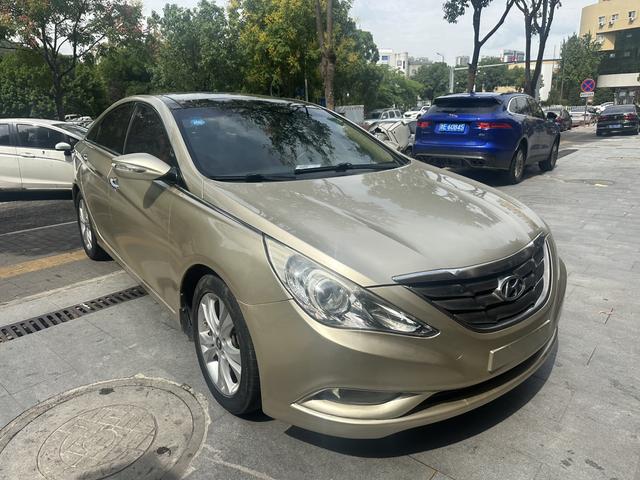 Hyundai Sonata eight