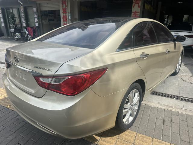 Hyundai Sonata eight