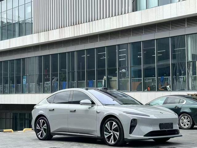 NIO ET5