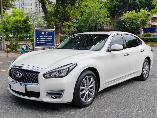 Infiniti Q70