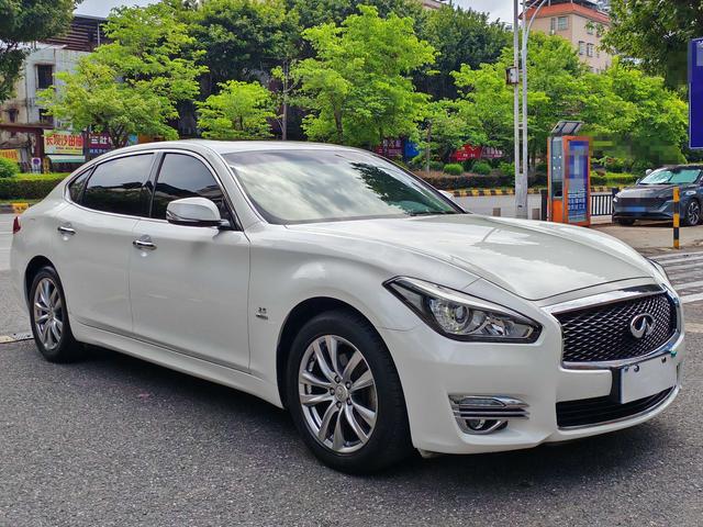 Infiniti Q70