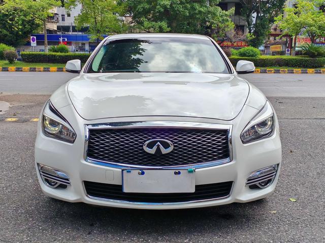 Infiniti Q70