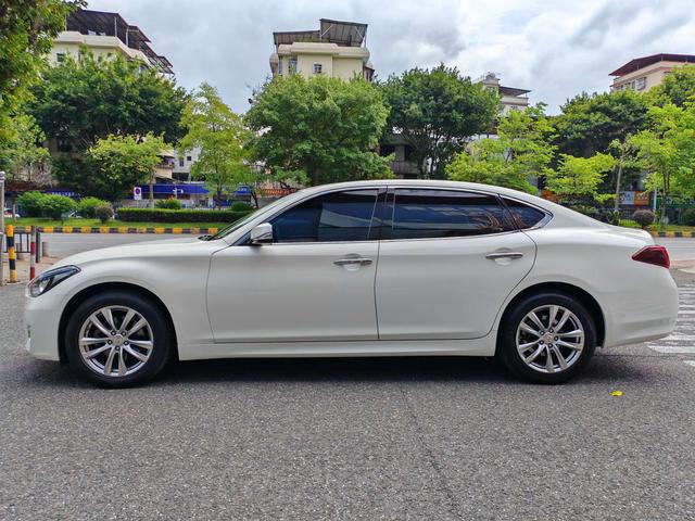 Infiniti Q70