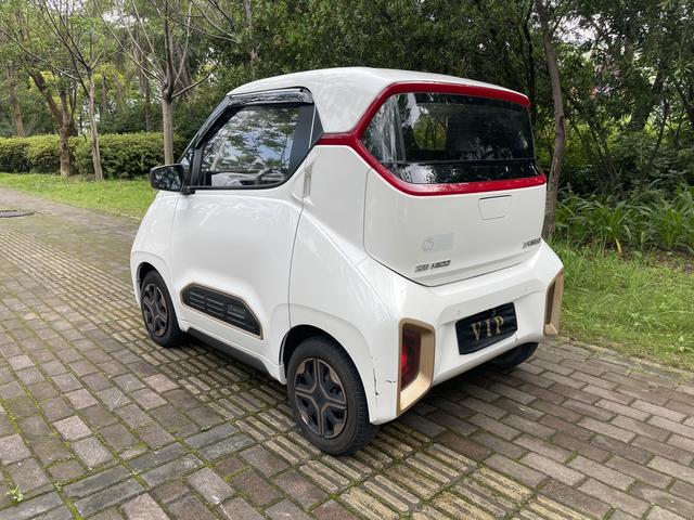 Baojun E200