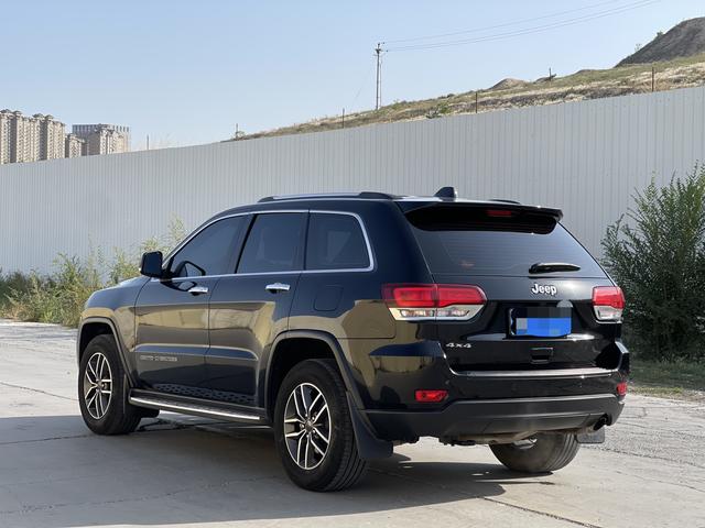 Jeep Grand Cherokee (imported)