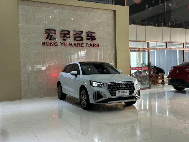 Audi Q2L