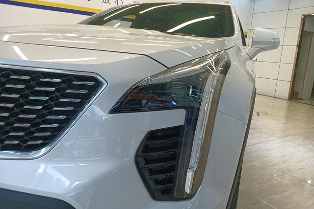 Cadillac XT4