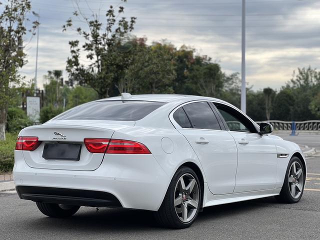 Jaguar XE