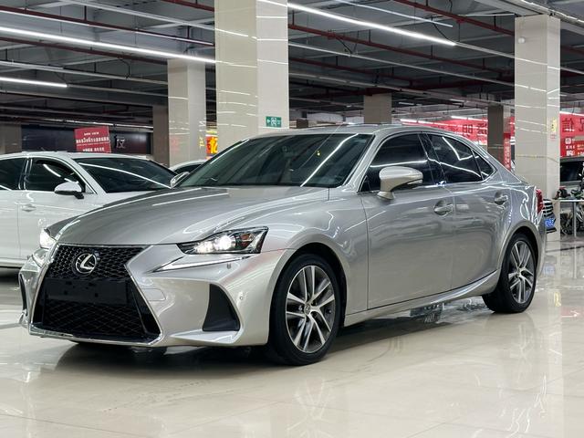 Lexus IS