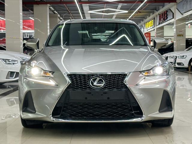 Lexus IS