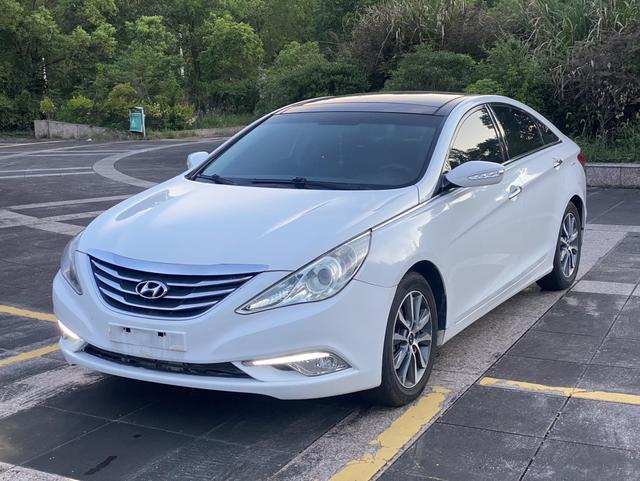 Hyundai Sonata eight