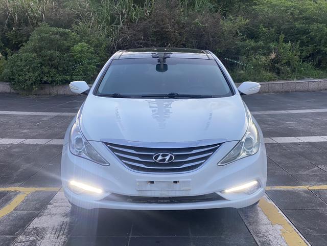 Hyundai Sonata eight