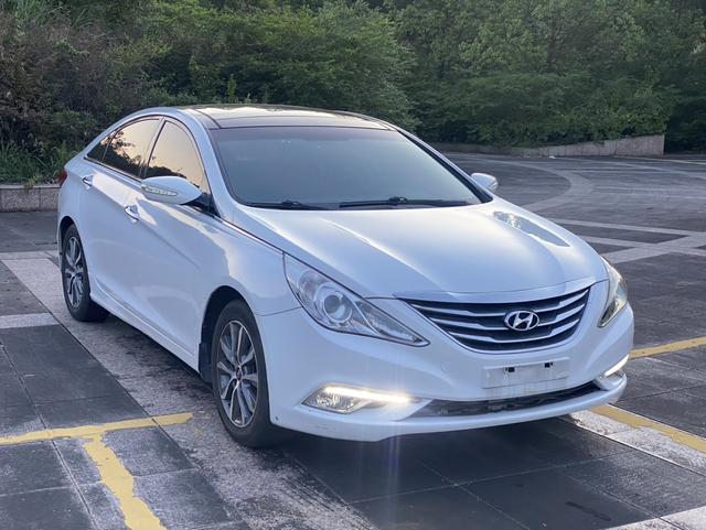 Hyundai Sonata eight