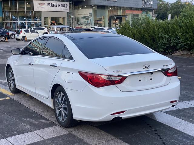 Hyundai Sonata eight