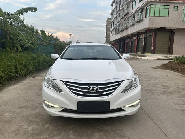 Hyundai Sonata eight