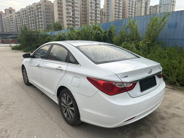 Hyundai Sonata eight