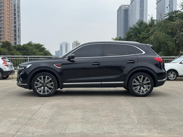 Hongqi HS5