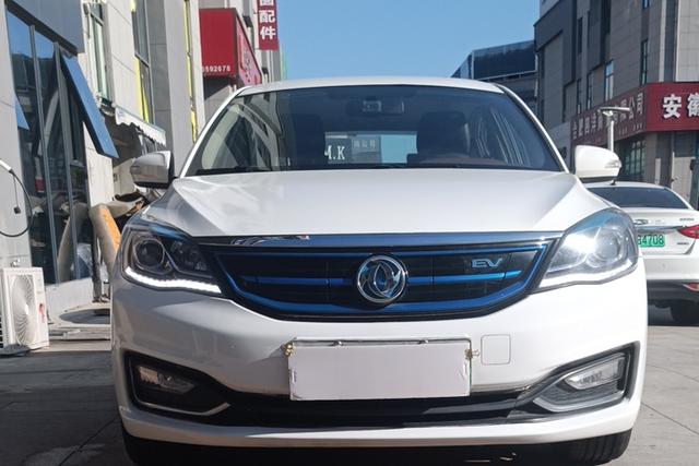 Dongfeng Fengshen E70