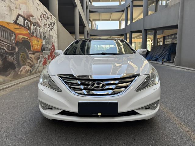 Hyundai Sonata eight