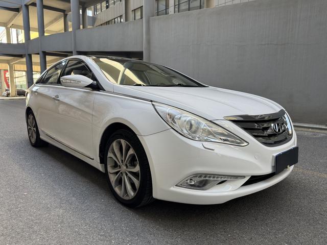 Hyundai Sonata eight