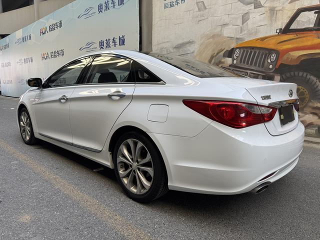 Hyundai Sonata eight