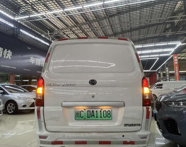 Golden Dragon Hiace EV