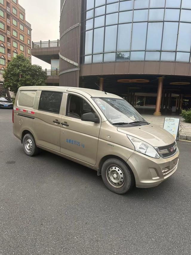 Wuling Rongguang V