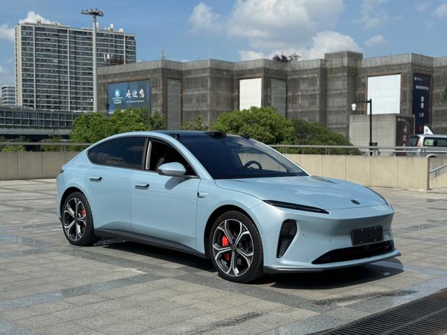 NIO ET5