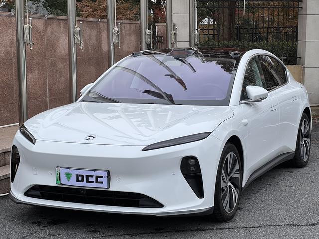 NIO ET5