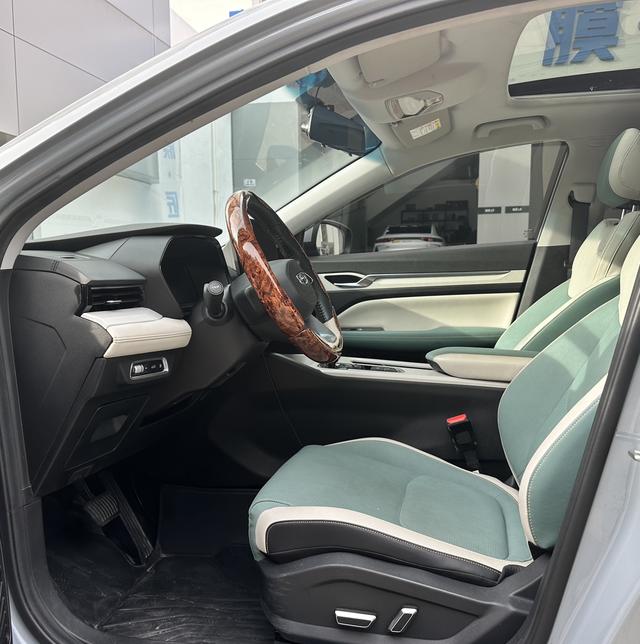 Geely Emgrand L HiP